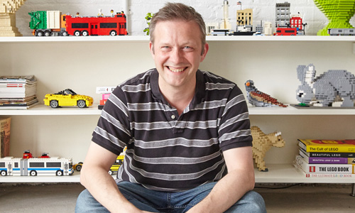 sean-kenney-in-his-lego-studio