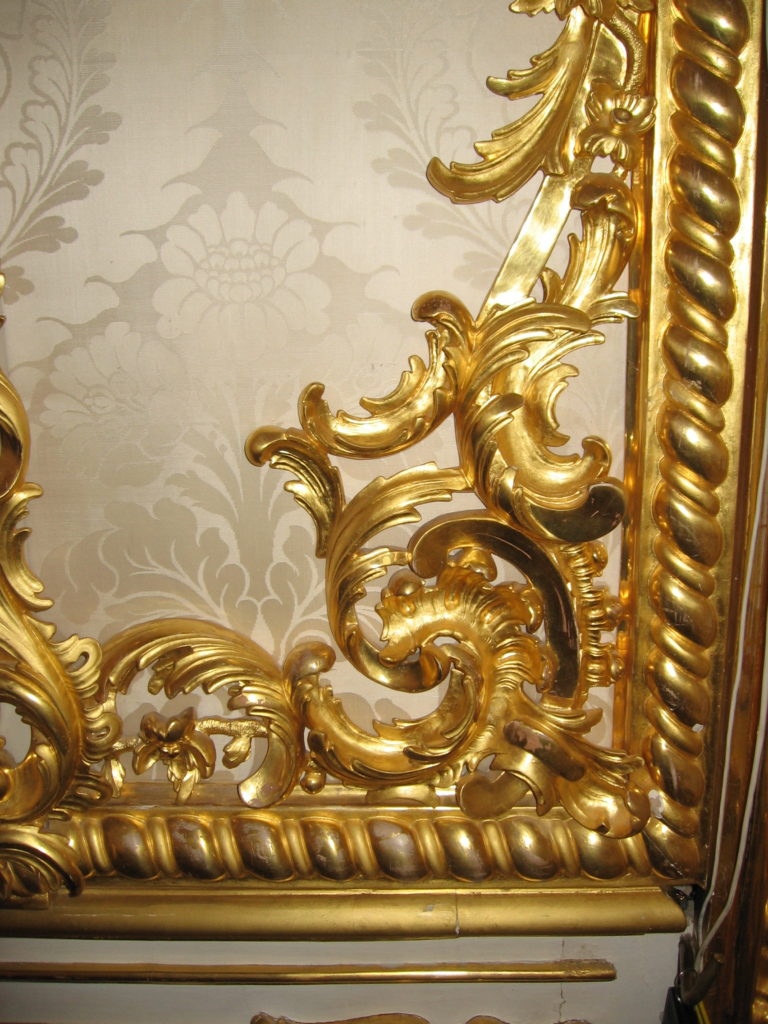 gold detail wall