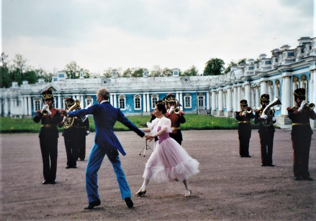 noble couple dance