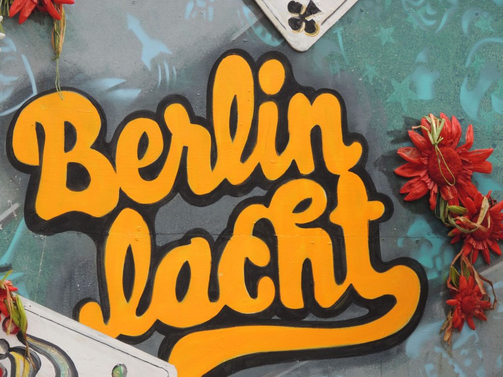 berlin lacht sign