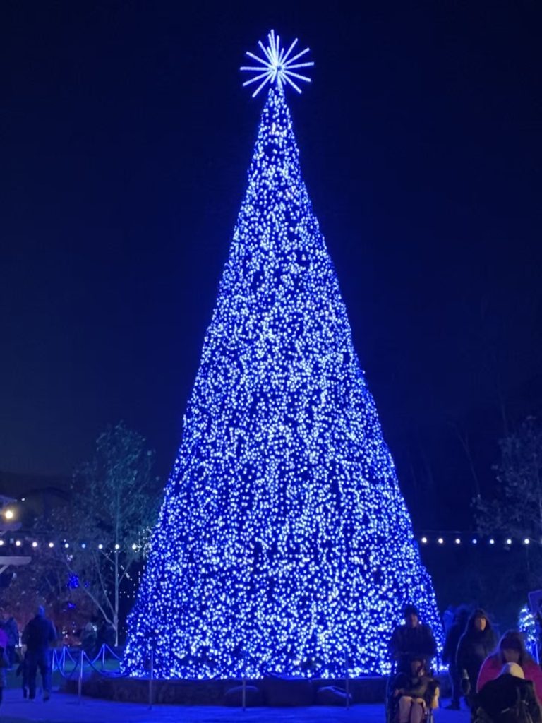 Dollywood Christmas tree