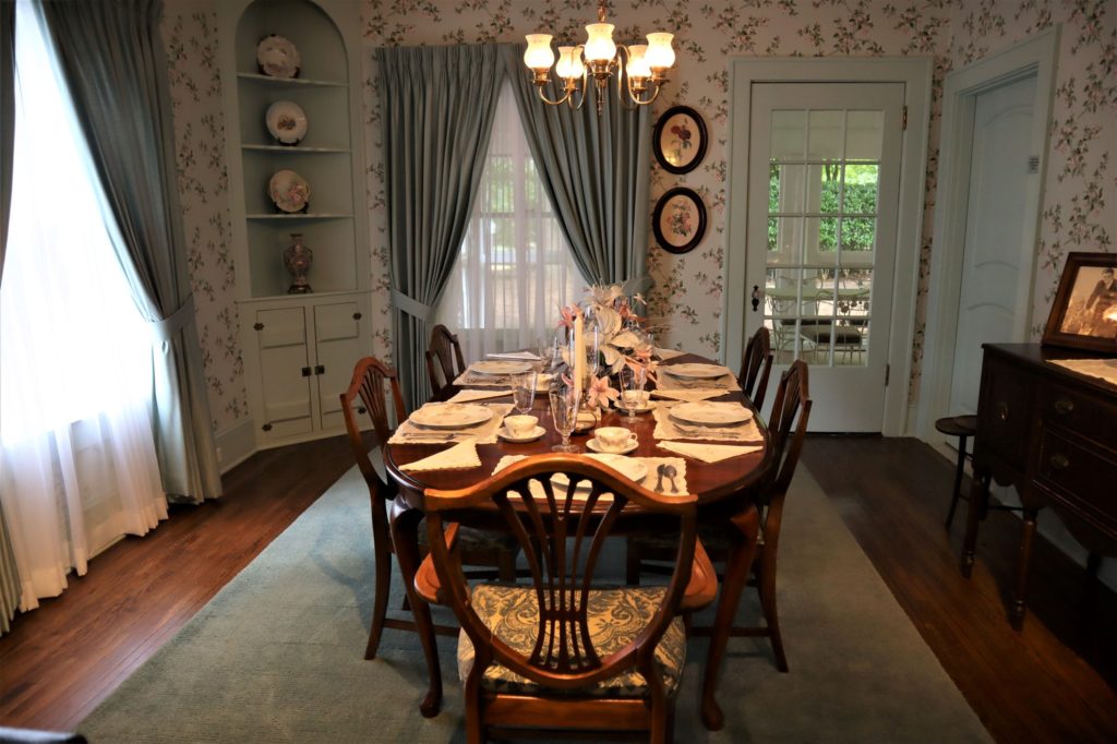 dining room at homeplace
