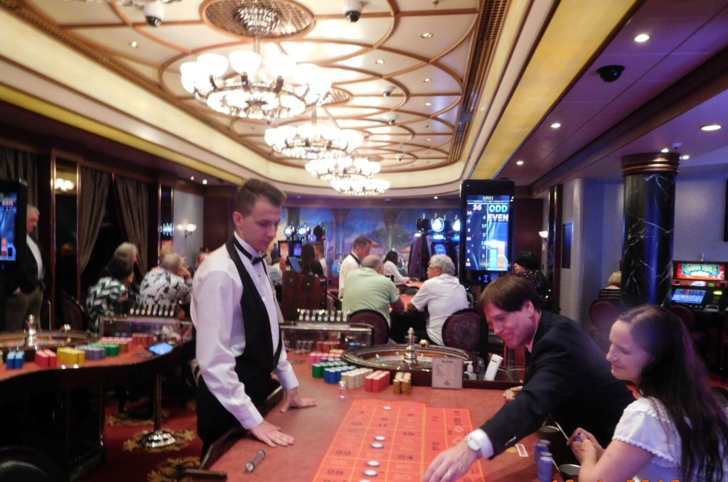 casino on queen mary 2