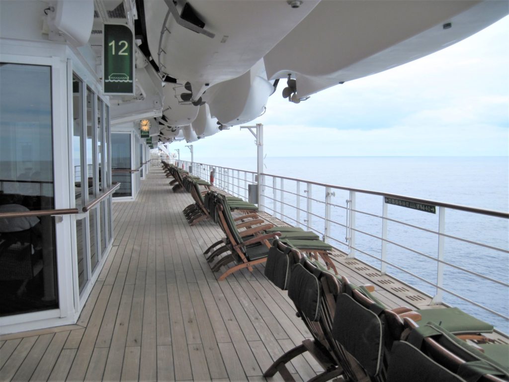 deck on queen mary 2
